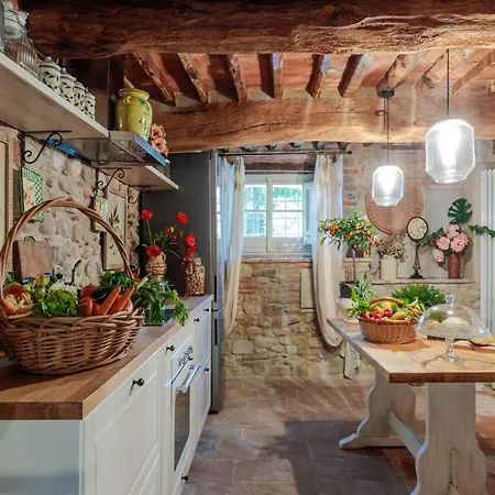 Villa Hugo, Luxury 5 Bedrooms With Pool Lucca