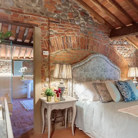 Hugo, Luxury 5 Bedrooms With Pool * Lucca