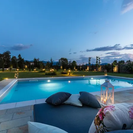 Hugo, Luxury 5 Bedrooms With Pool Lucca