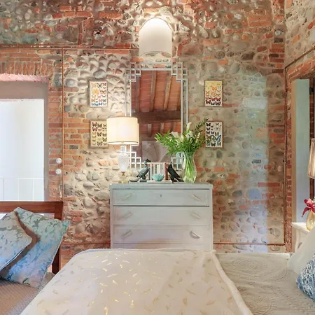 Hugo, Luxury 5 Bedrooms With Pool * Lucca