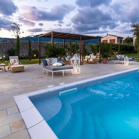 Hugo, Luxury 5 Bedrooms With Pool