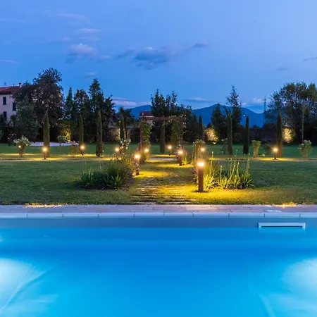 Villa Hugo, Luxury 5 Bedrooms With Pool Lucca