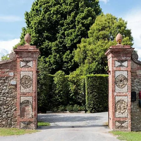 Hugo, Luxury 5 Bedrooms With Pool Lucca