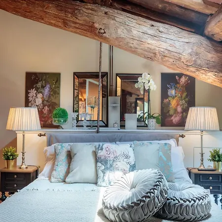 Hugo, Luxury 5 Bedrooms With Pool Villa Lucca
