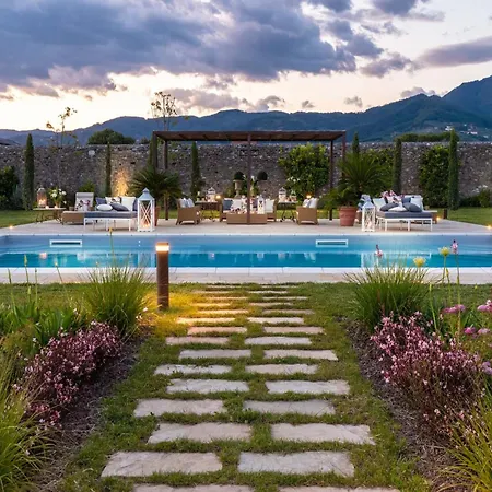 Villa Hugo, Luxury 5 Bedrooms With Pool Lucca