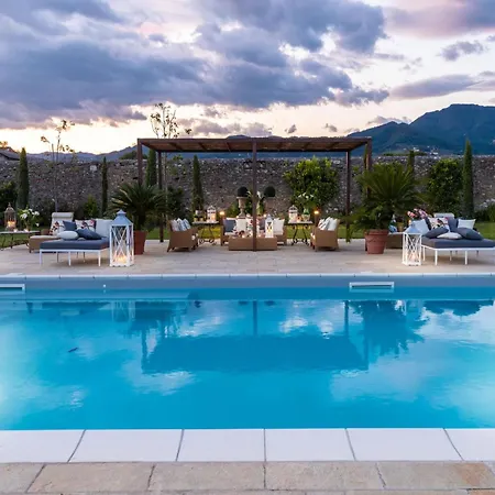 Hugo, Luxury 5 Bedrooms With Pool Lucca