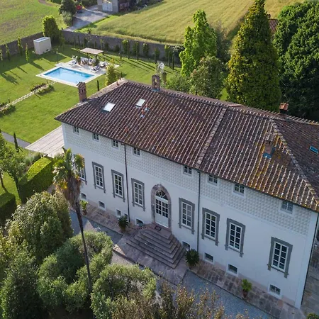 Hugo, Luxury 5 Bedrooms With Pool * Lucca